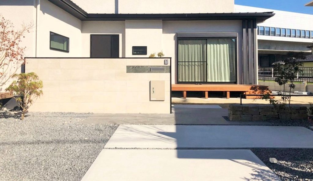 愛知県豊田市の外構事例　タイル門壁